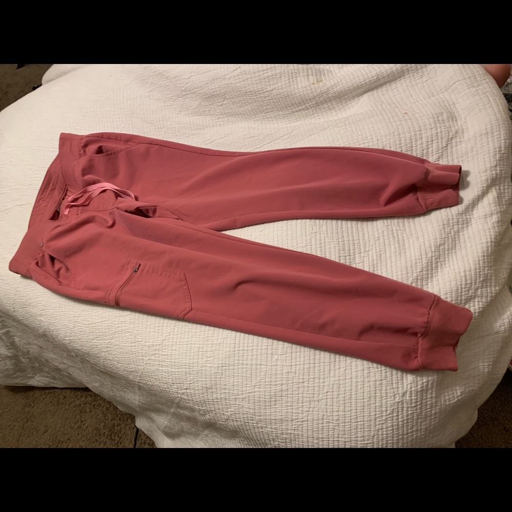 Quartz Breast Cancer Awareness Zamora Joggers